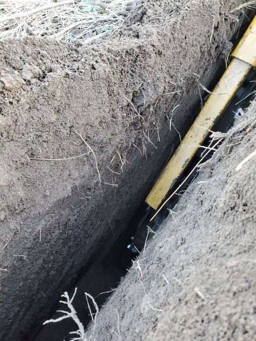 Бара Копка траншей Траншеєкопач Траншеекопатель Укладка кабеля.