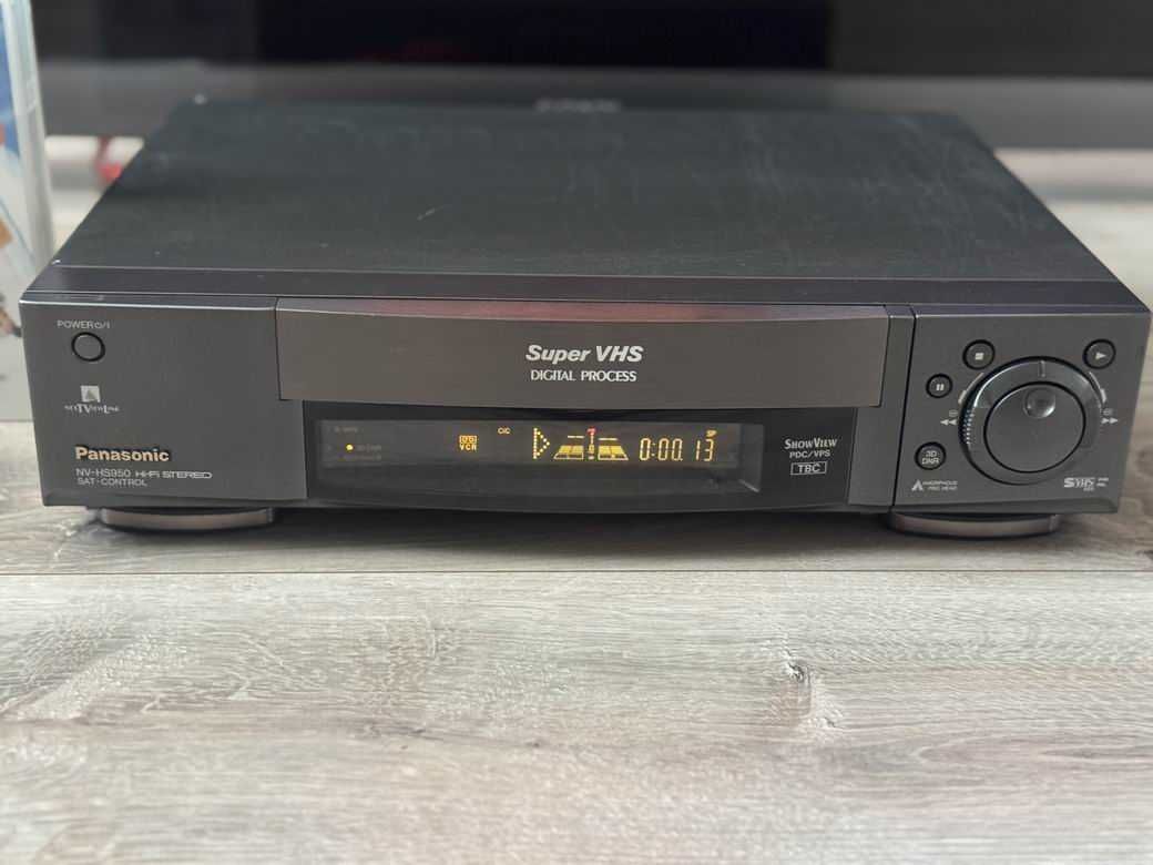 Magnetowid Panasonic NV-HS950 + oryginalny pilot