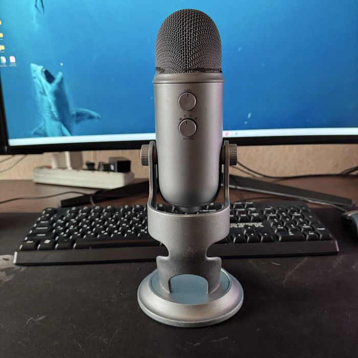 Мікрофон Logitech Blue Yeti для стрімів, подкастів