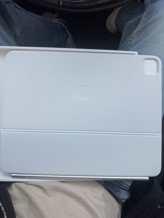 Magic keyboard ipad pro 13 M4 biała