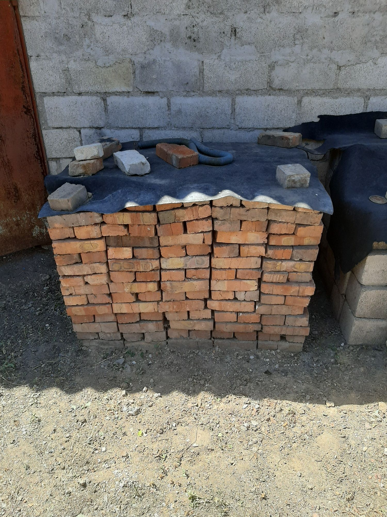 Продам красный кирпич(в использовании не был)!