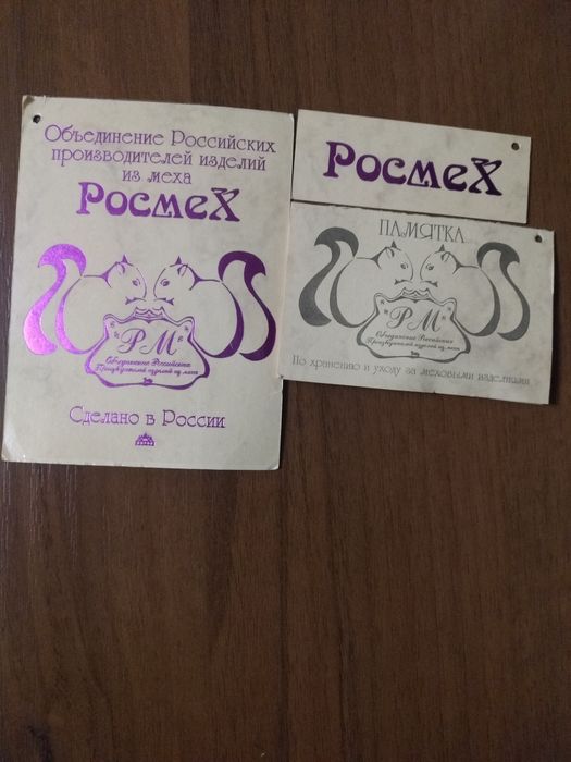 Шуба з натурального хутра, довга з капюшоном.