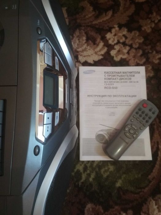 Музичний центр. Магнітола. Програвач CD дисків, касет, FM радіо.