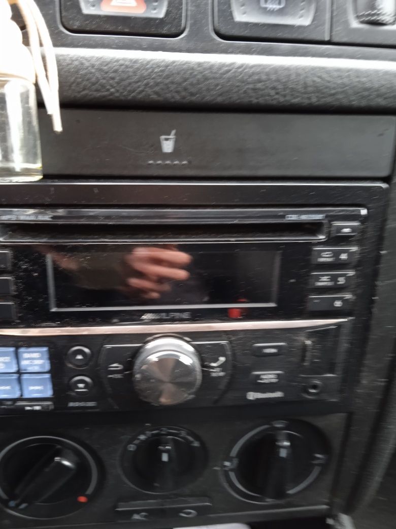 Alpine CDE-W235BT