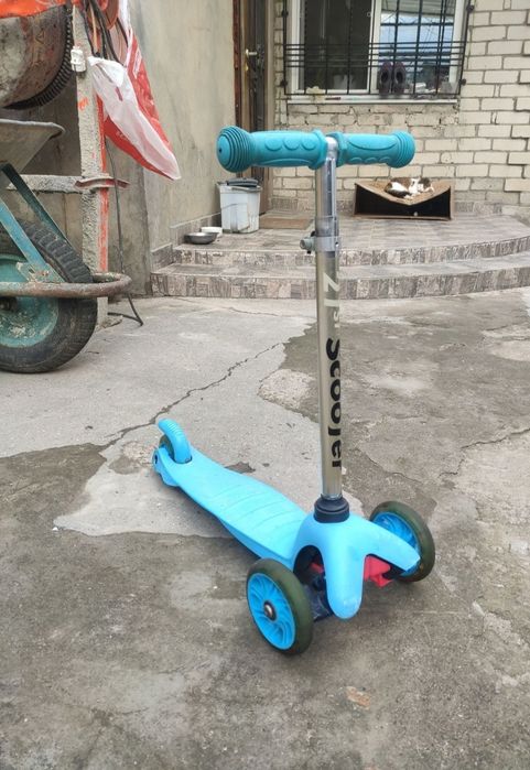 Продається трьохколісний самокат