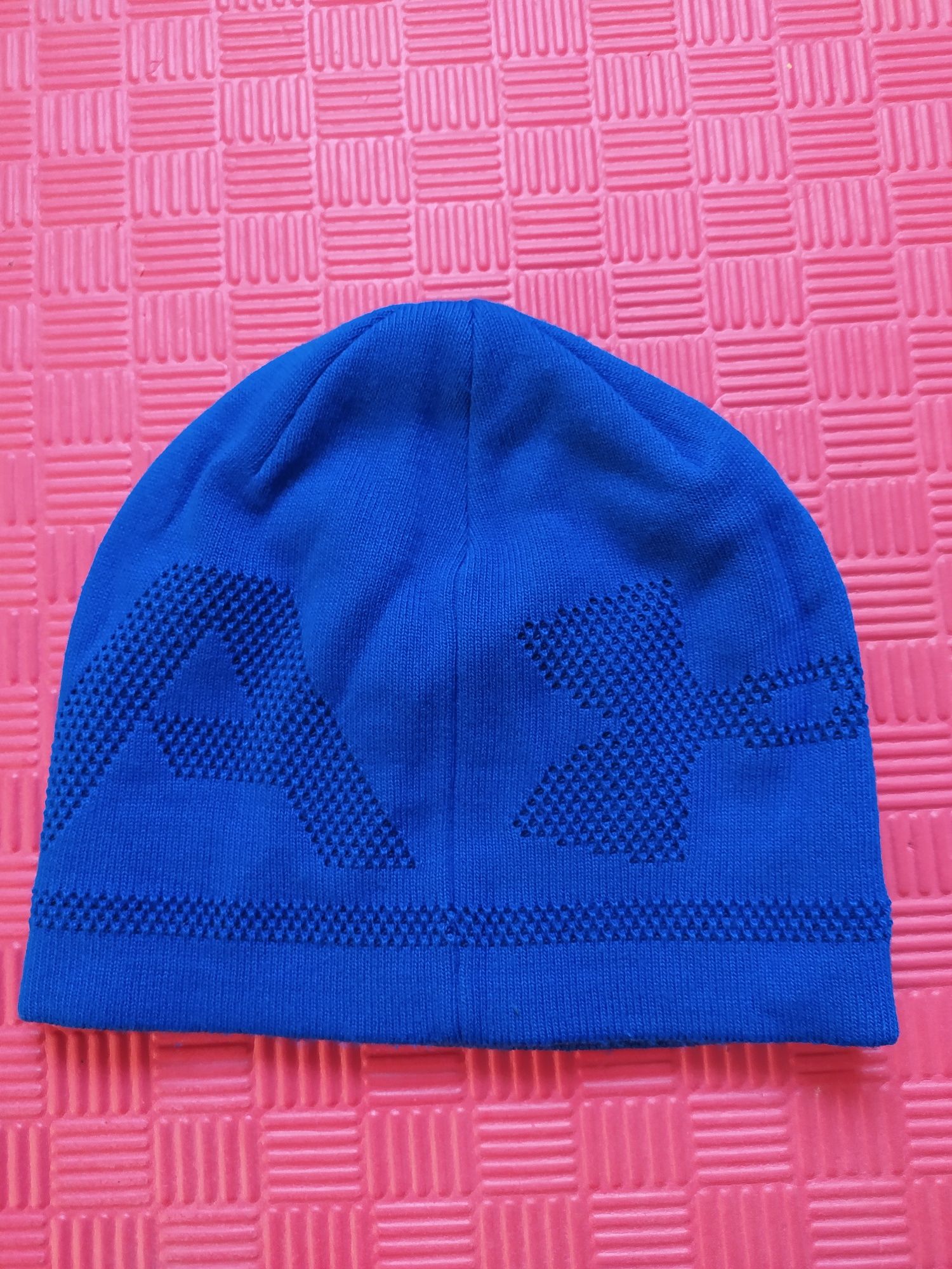 Under Armour шапка.