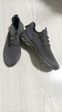 Чоловічі кросівки ,   42 Розмір сірого кольору