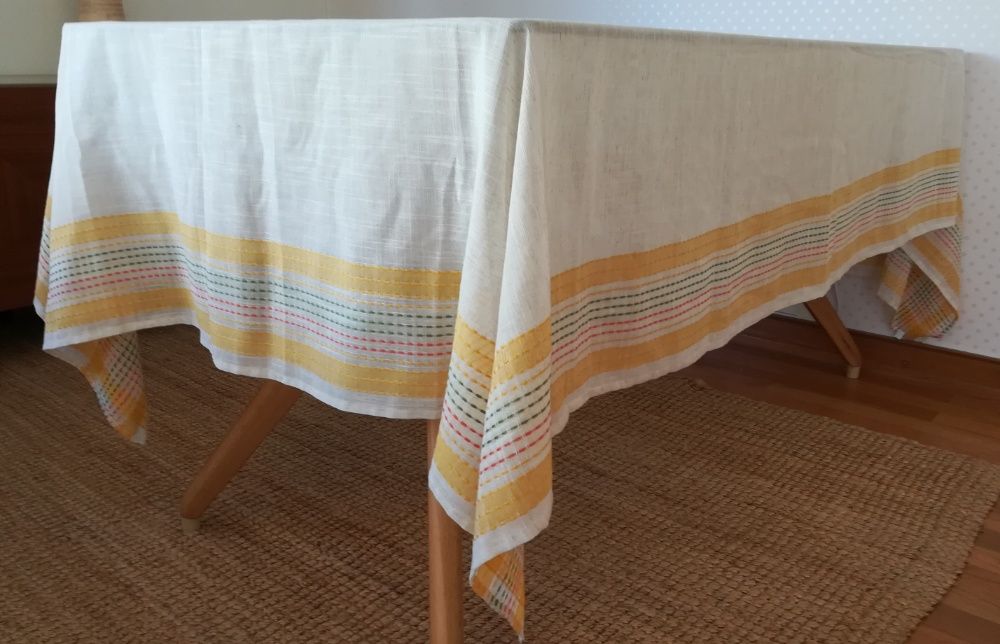 Toalha de mesa NOVA, 2.55 x 1.60 m, marca "Dona Nur"