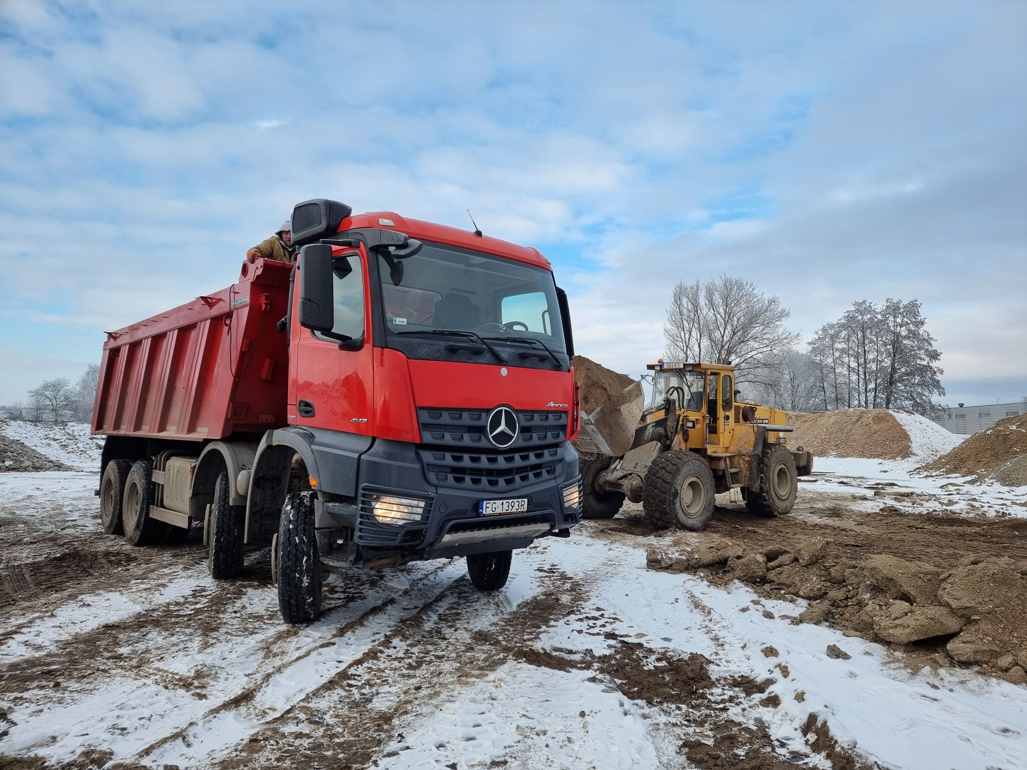 Wywrotka transport sprzedaż piasek ziemia kruszywo betonowe mieszane G