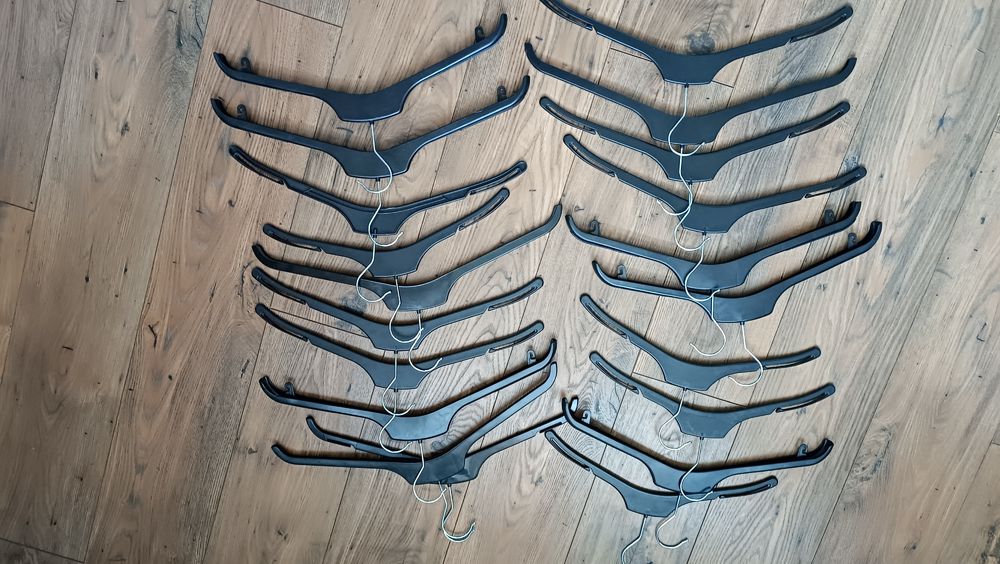 Wieszaki czarne do ubrań mix 20 sztuk 43-45 cm