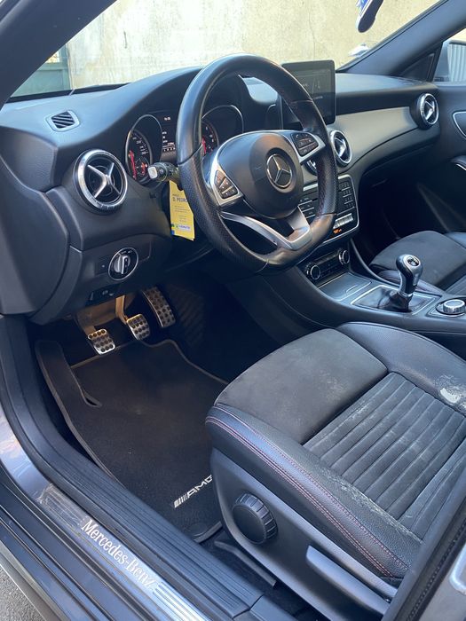 Mercedes CLA 180 AMG caixa manual