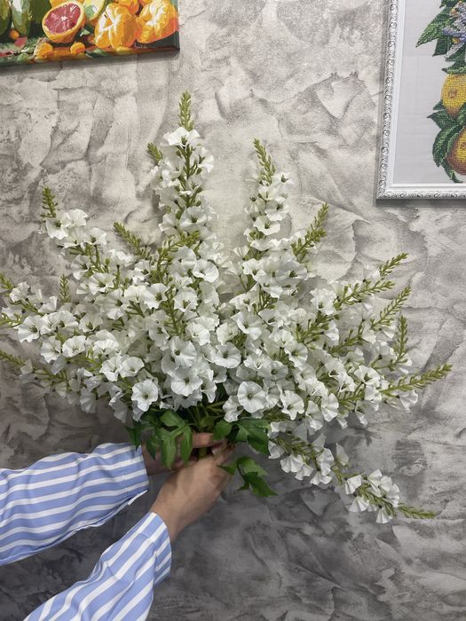 Штучні квіти та зелень