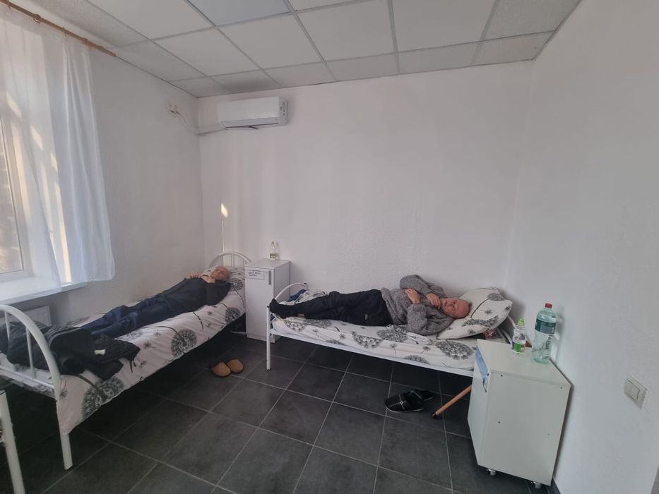 Пансіонат для людей похилого віку ,будинок пристарілих, ДОГЛЯДАЛЬНИЦІ