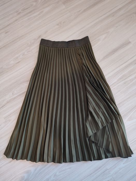 Piękna plisowana spódnica khaki