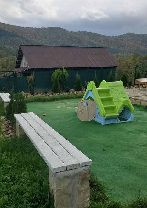 Котедж з чаном "Навпроти Маковиці" та окремі номери.