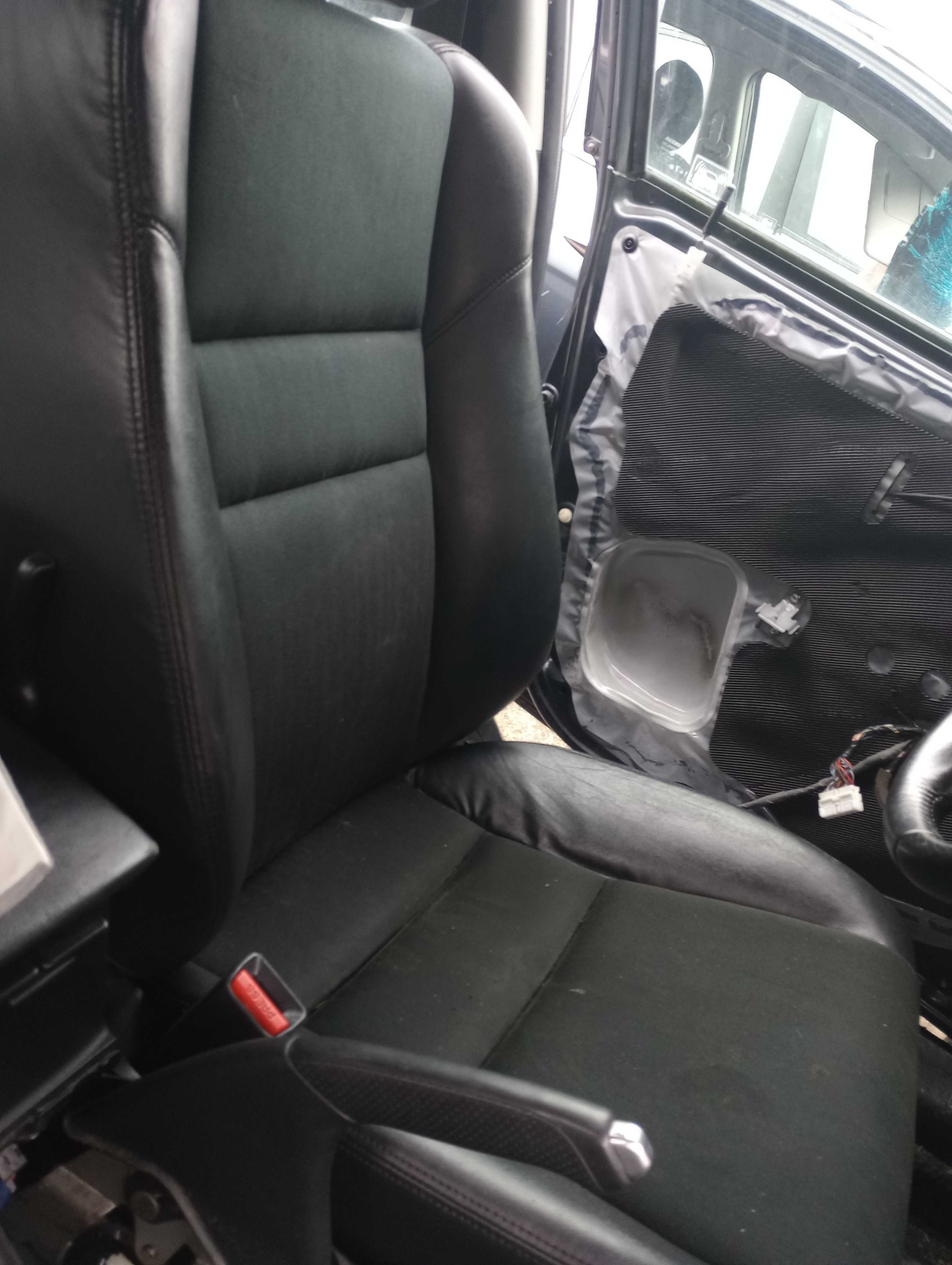 Honda Accord VII fotele kanapa sedan skóra