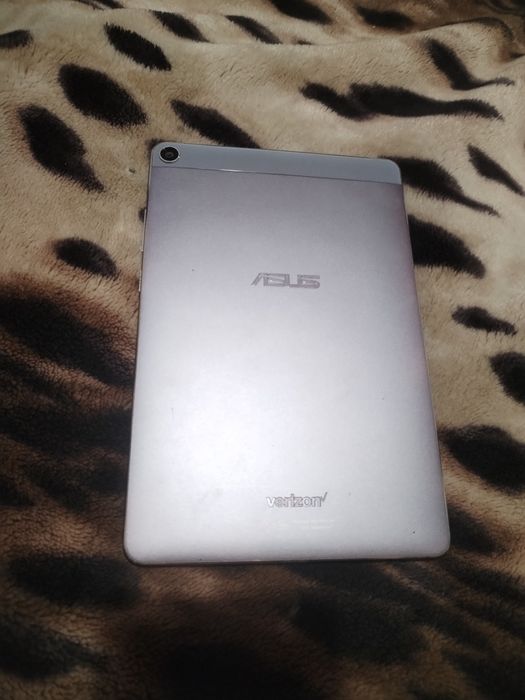 Продам планшет Asus ZenPad Z8s P00J