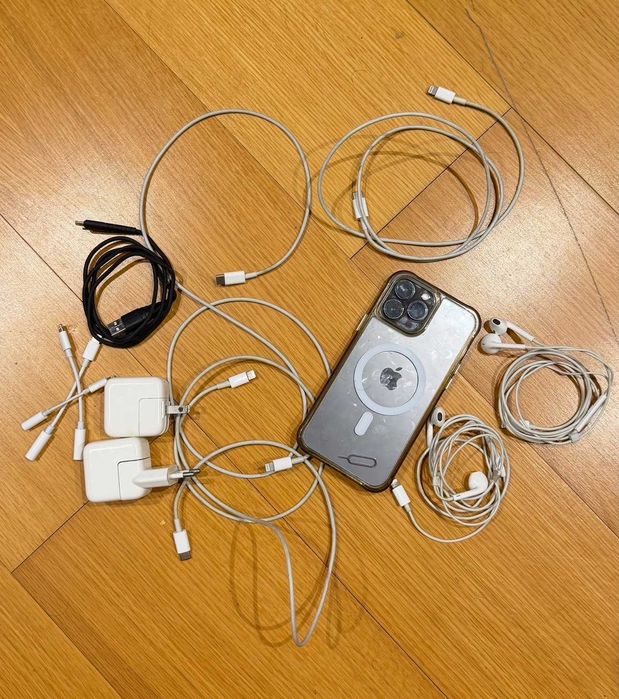 iPhone 13 pro max excelente estado, com acessórios,