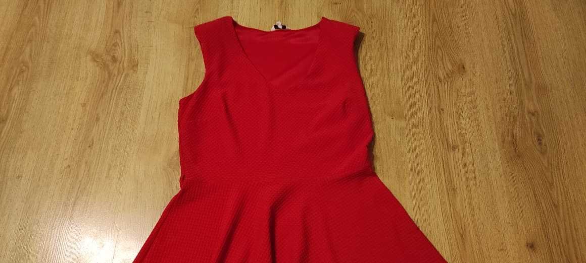 Czerwona sukienka z pazurem :)