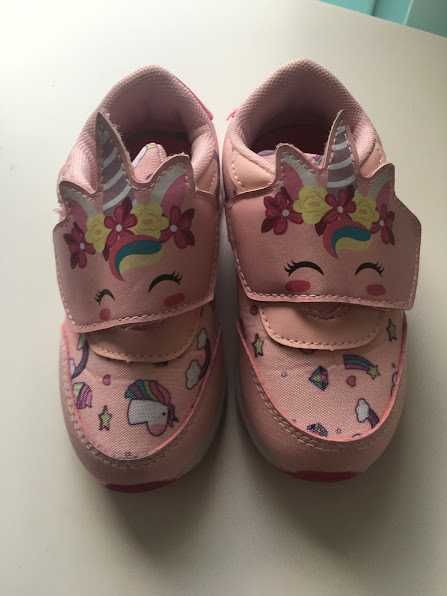 Sapatilhas novas tamanho 26