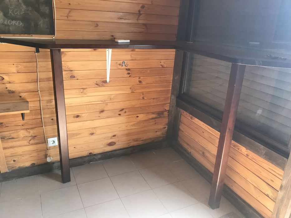 Продам 2 деревянные стойки угловые для кафе,мафа