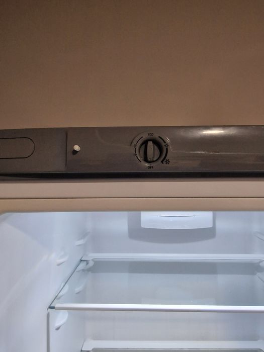 Frigorífico Indesit Aço Inoxidável 270L