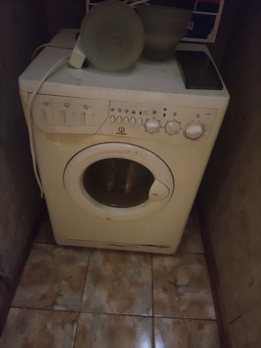 Отдам бесплатно стиральную машину и холодильник