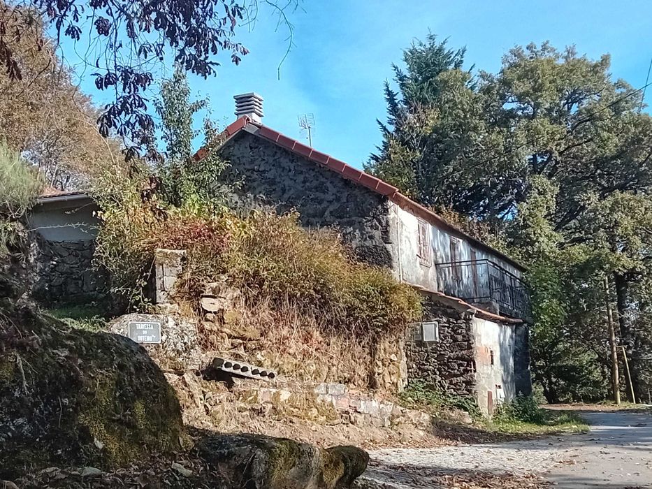 Habitação para restauro - São Pedro - Montalegre