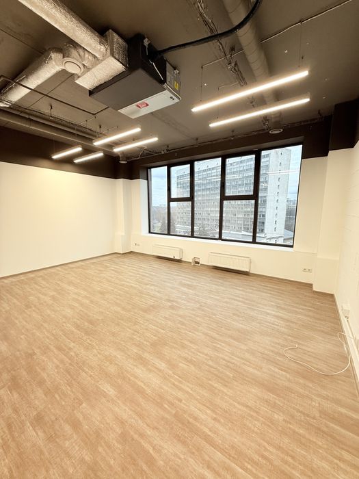 Оренда офісу з панорамними вікнами в сучасному бізнес центрі