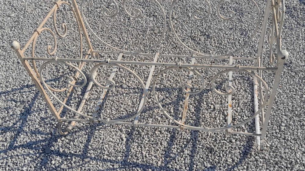 Berço antigo em ferro