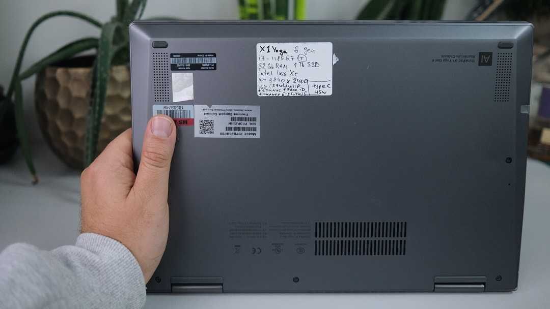 ThinkPad X 1 Yoga 6gen i7 -1185 G7 32  512/1  Intel Iris Xe 14 FHD 4K