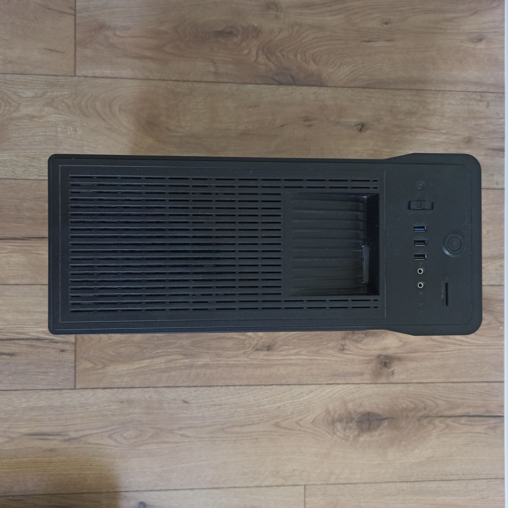 Komputer stacjonarny. 8GB i5-4690K GTX960 2GB 128GBSSD 1TBHDD