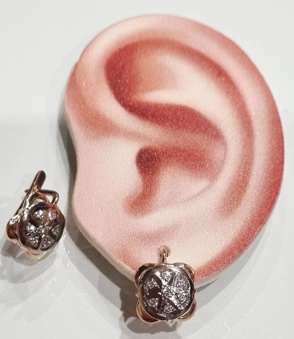 Золоті сережки з діамантами. 4,72 грм