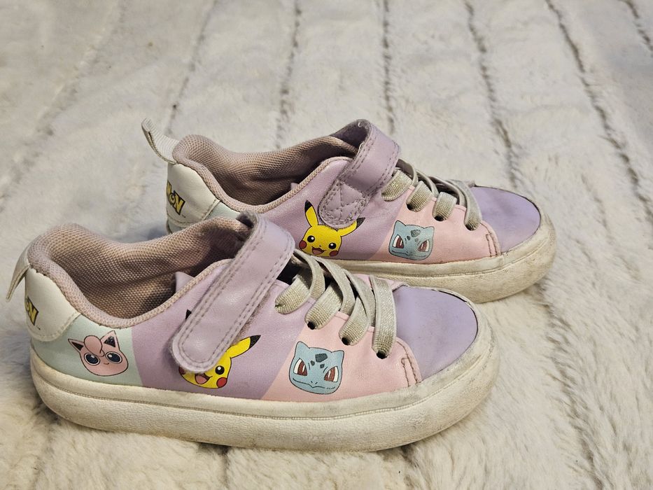 Buty dxiewczece H&M z serii Pokemon