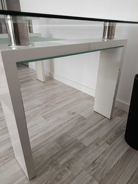 szklany stół do jadalni