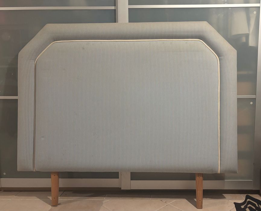 Colchão e estrado com pés - CAMA- pouco uso. OFERTA ALÇADO