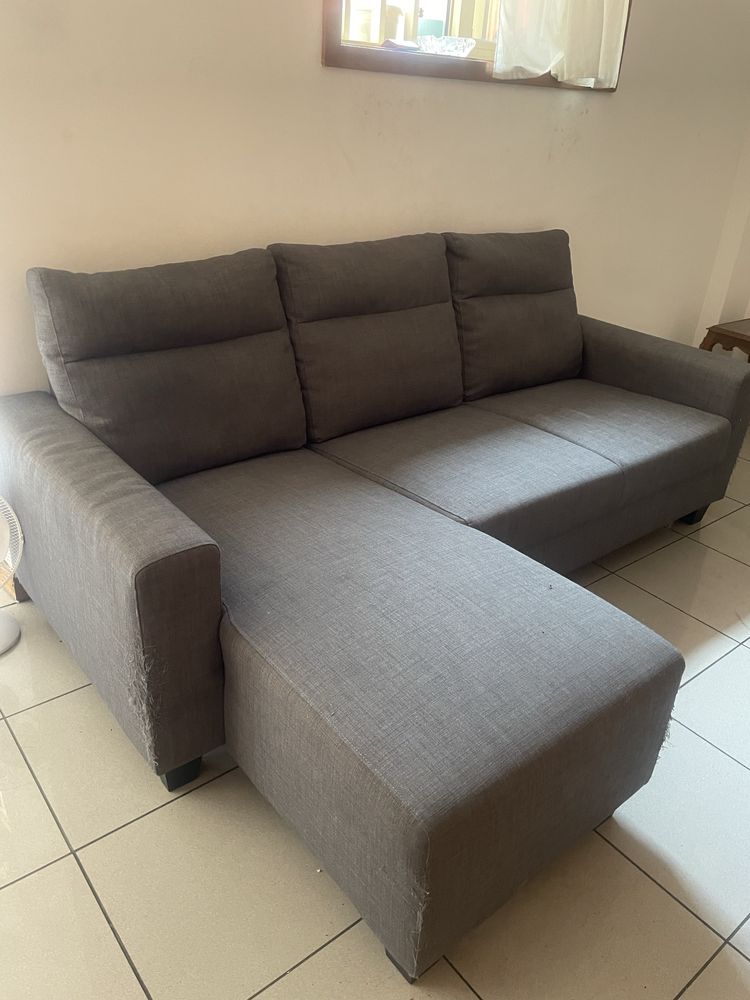 Sofa seme novo e bom estado tem 2 mes de uso