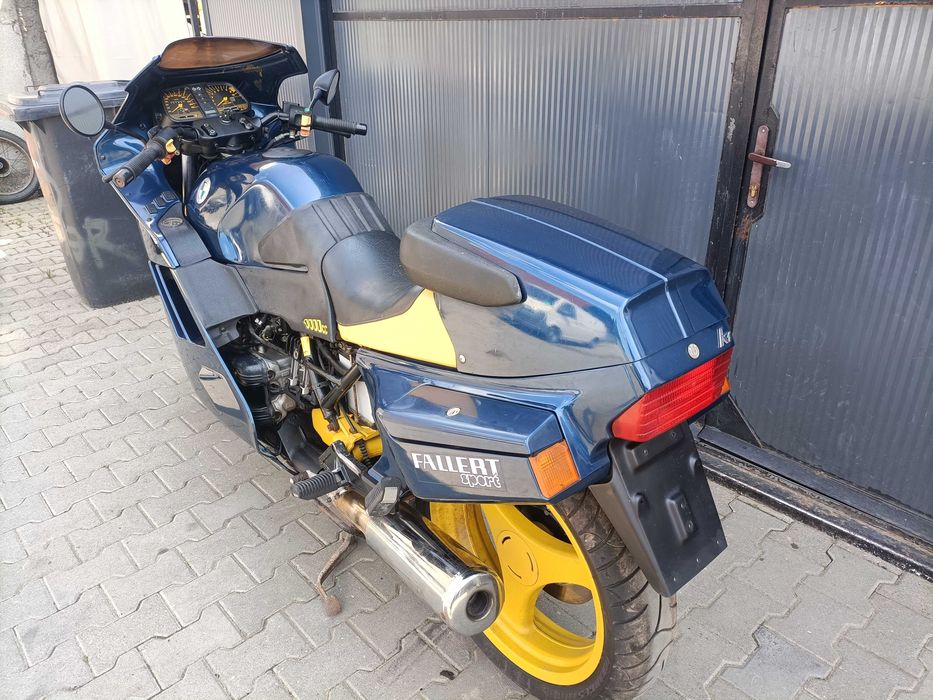 BMW K1 z dokumentami