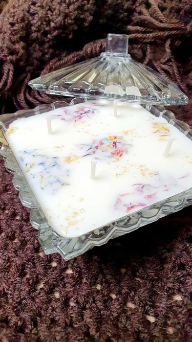 Efektowna świeca sojowa, zapach goździków z pomarańczą