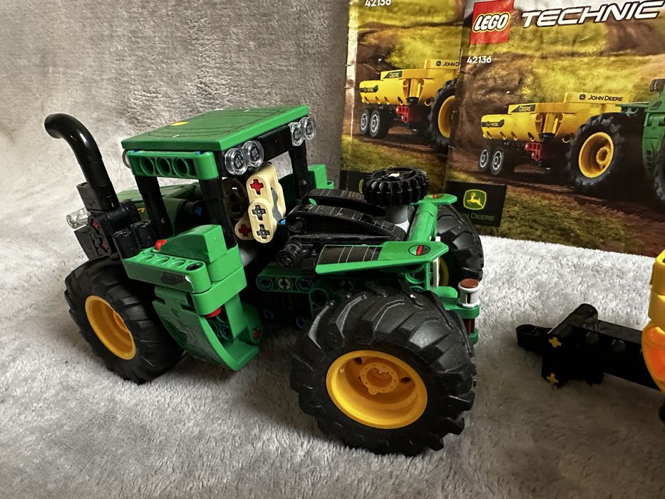 Конструктор LEGO Technic Трактор John Deere 9620R 4WD 42136