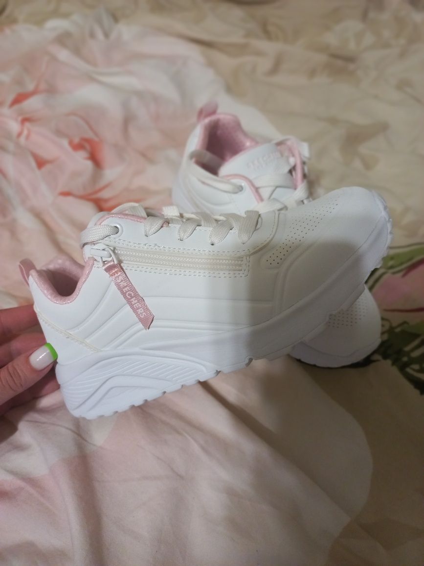 Продаются кросівки skechers 36р