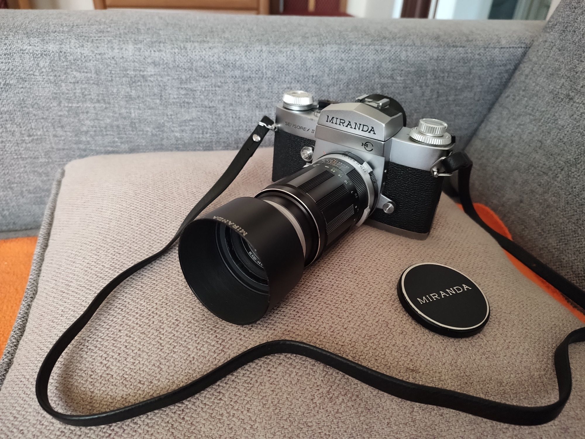 M44-Miranda Auto 135mm/teleobiektyw/stałka F3.5/filtr UV/etui/2x dekle