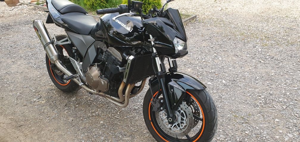 Kawasaki z750.  04 rok