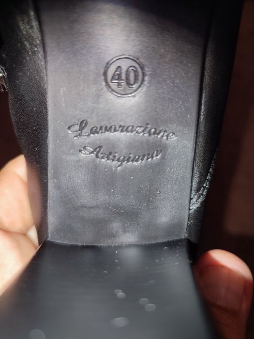 Жіночі шкіряні сапоги.