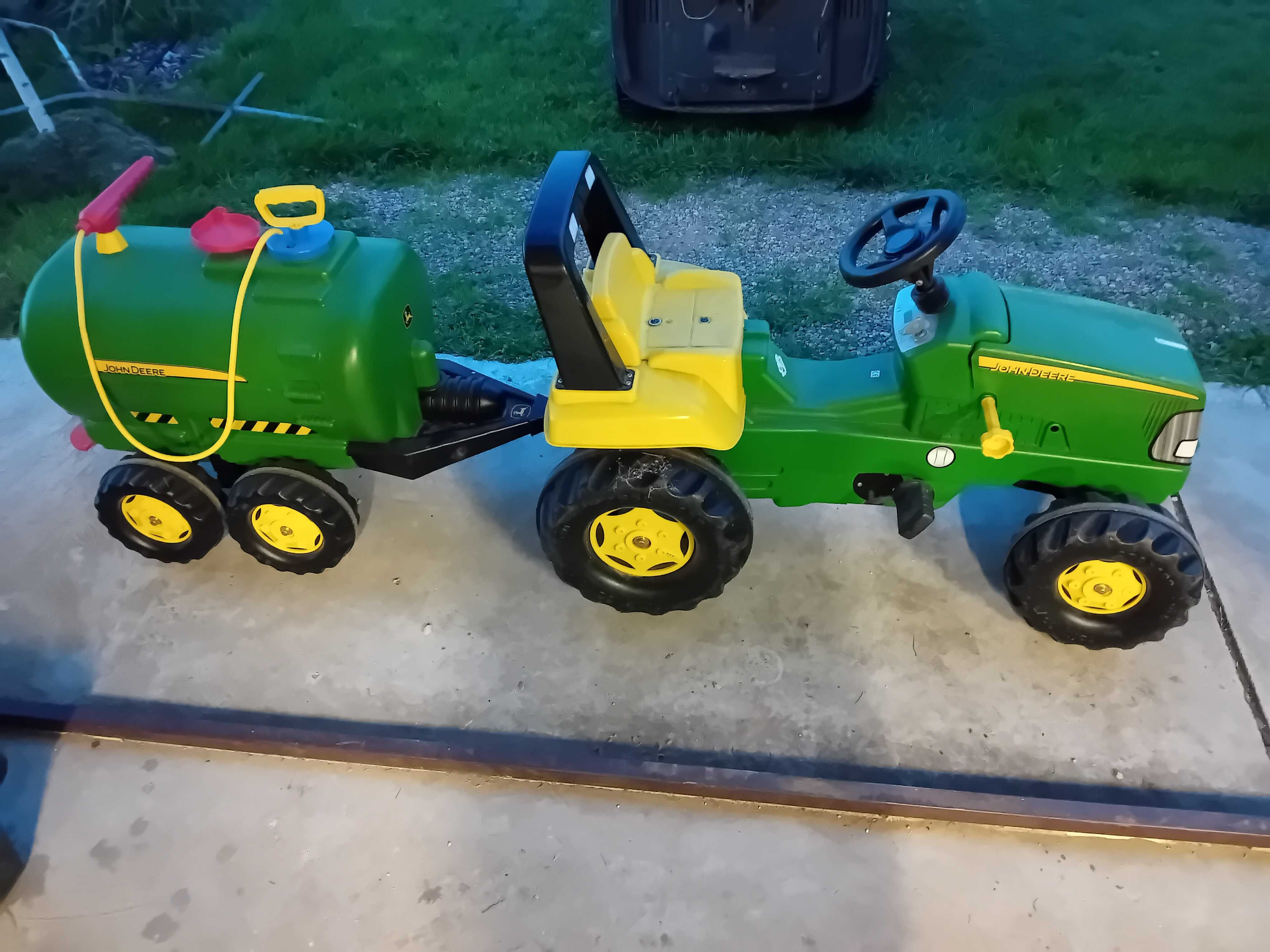 Traktorek z beczką John Deere   na pedały