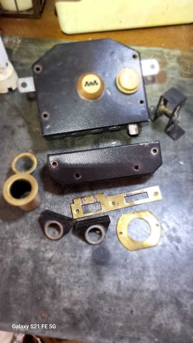 Fechadura usada em bom estado