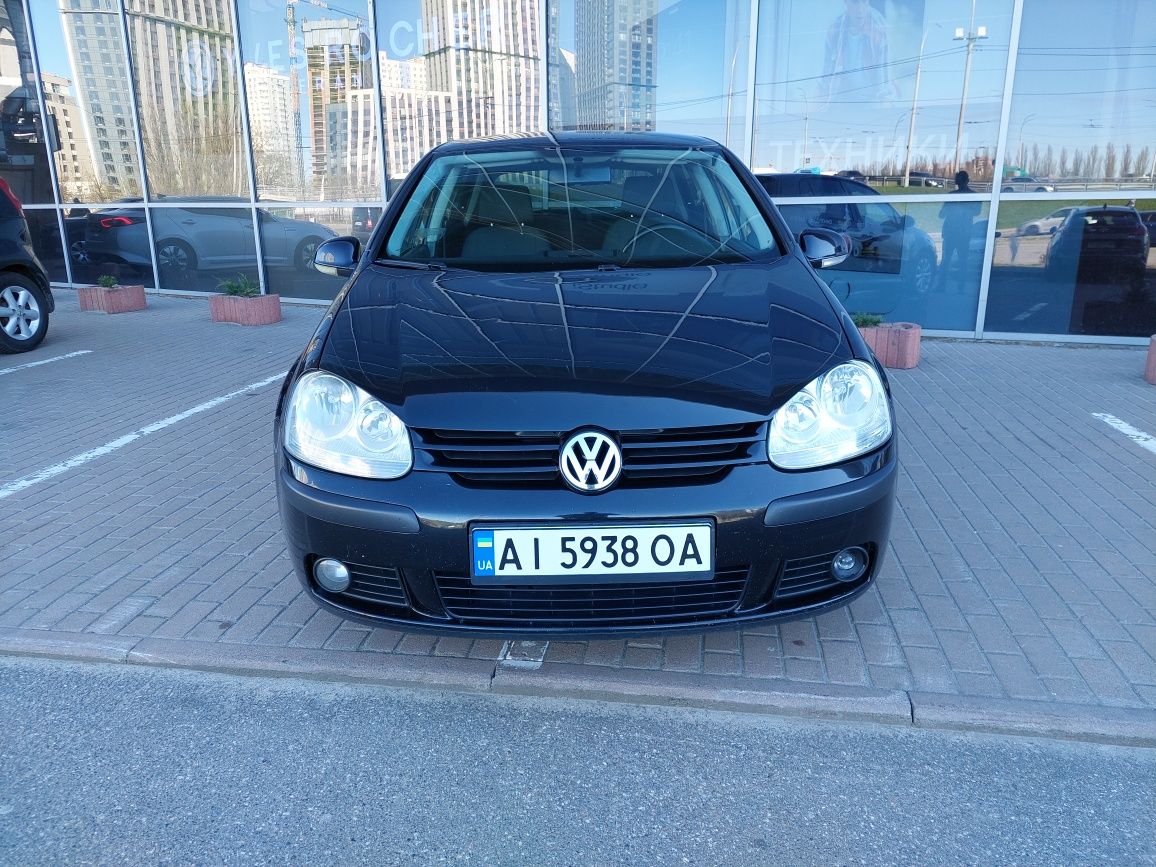 Wolkswagen Golf 5  1.6л