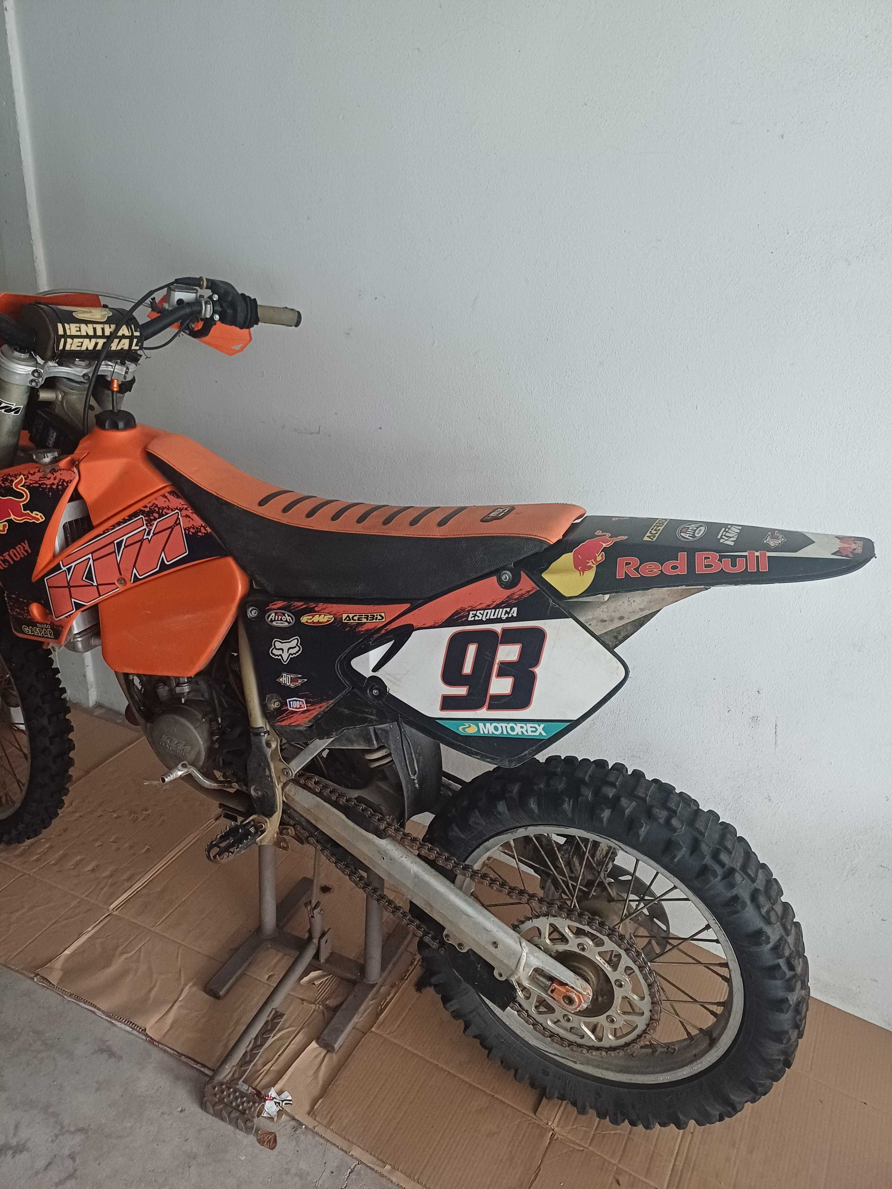 Vende se Ktm 125 EXC. Também troco por mota 600cm3 >