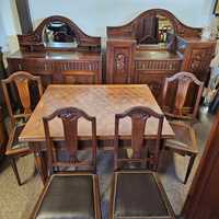 Jadalnia (kredens, komódka, stół, krzesła)