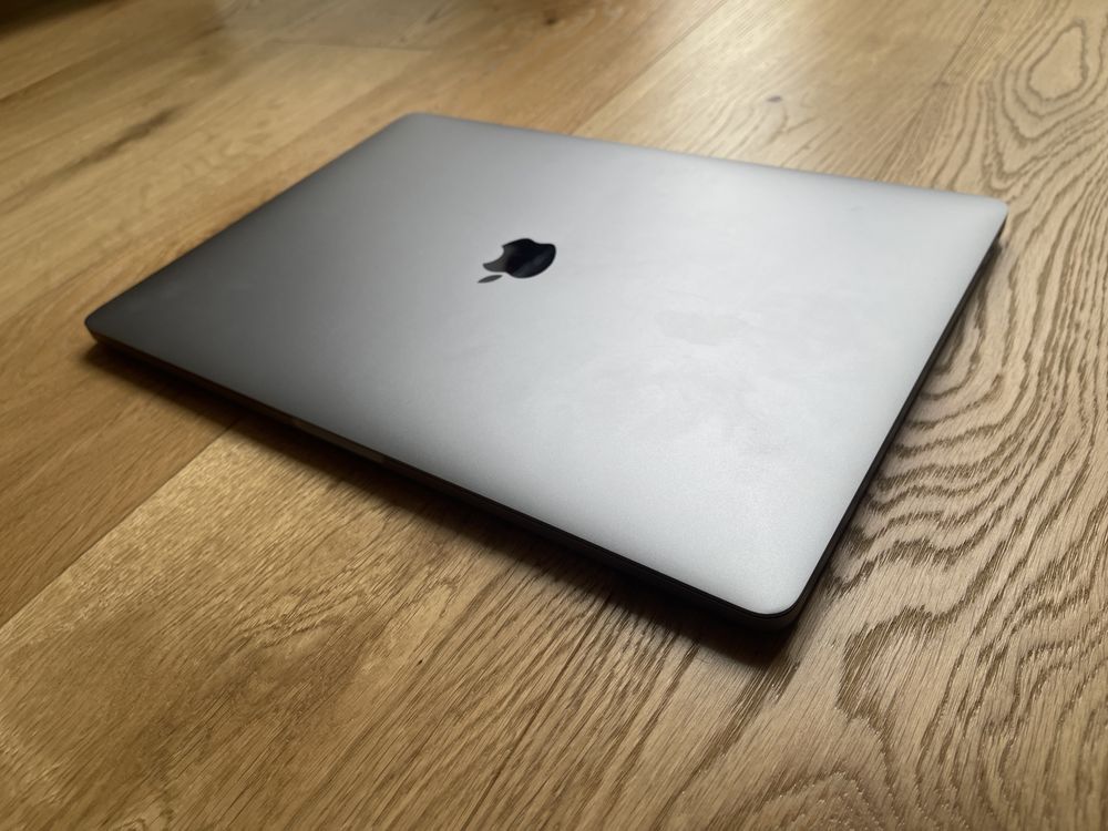 Потужний MacBook Pro 15" 2019 32Gb AMD Radeon 650$